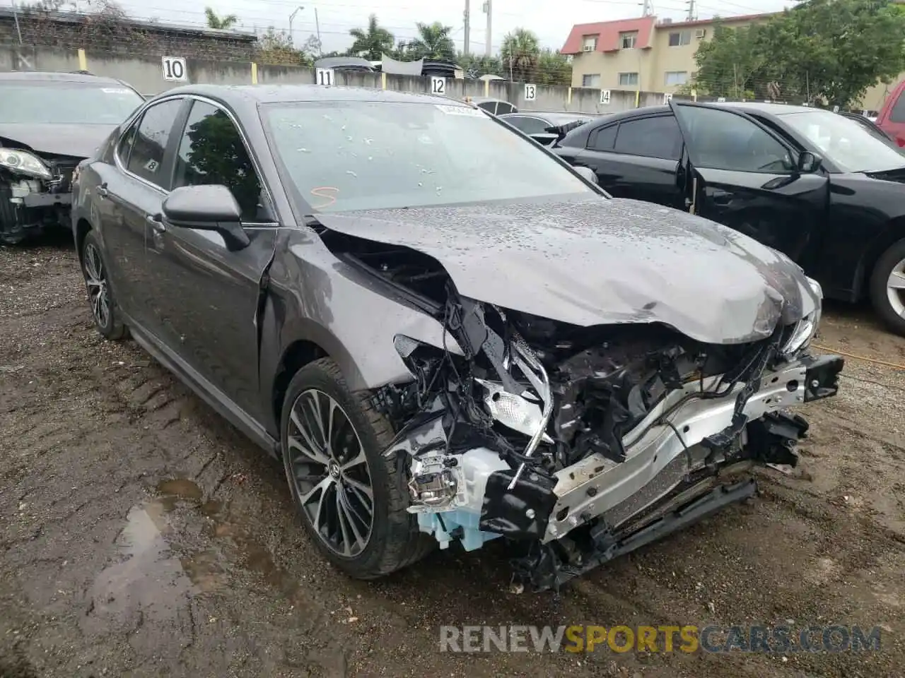 1 Photograph of a damaged car 4T1G11AKXLU918672 TOYOTA CAMRY 2020