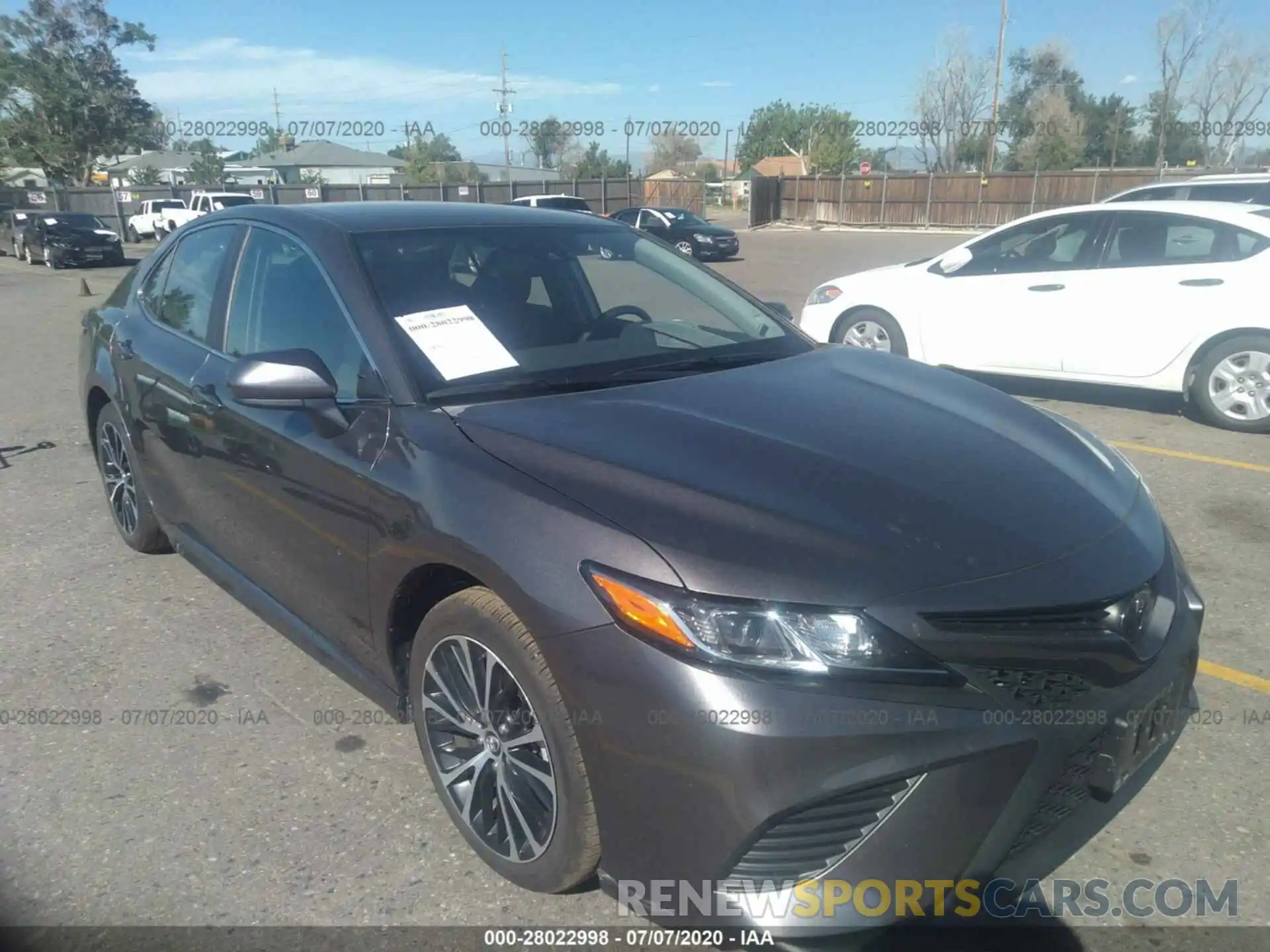 1 Photograph of a damaged car 4T1G11AKXLU931373 TOYOTA CAMRY 2020