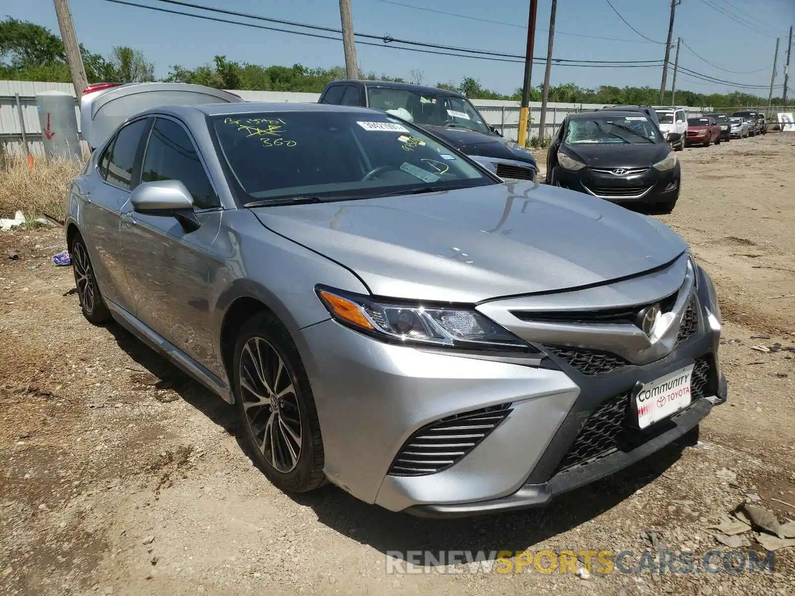 1 Photograph of a damaged car 4T1G11AKXLU935696 TOYOTA CAMRY 2020