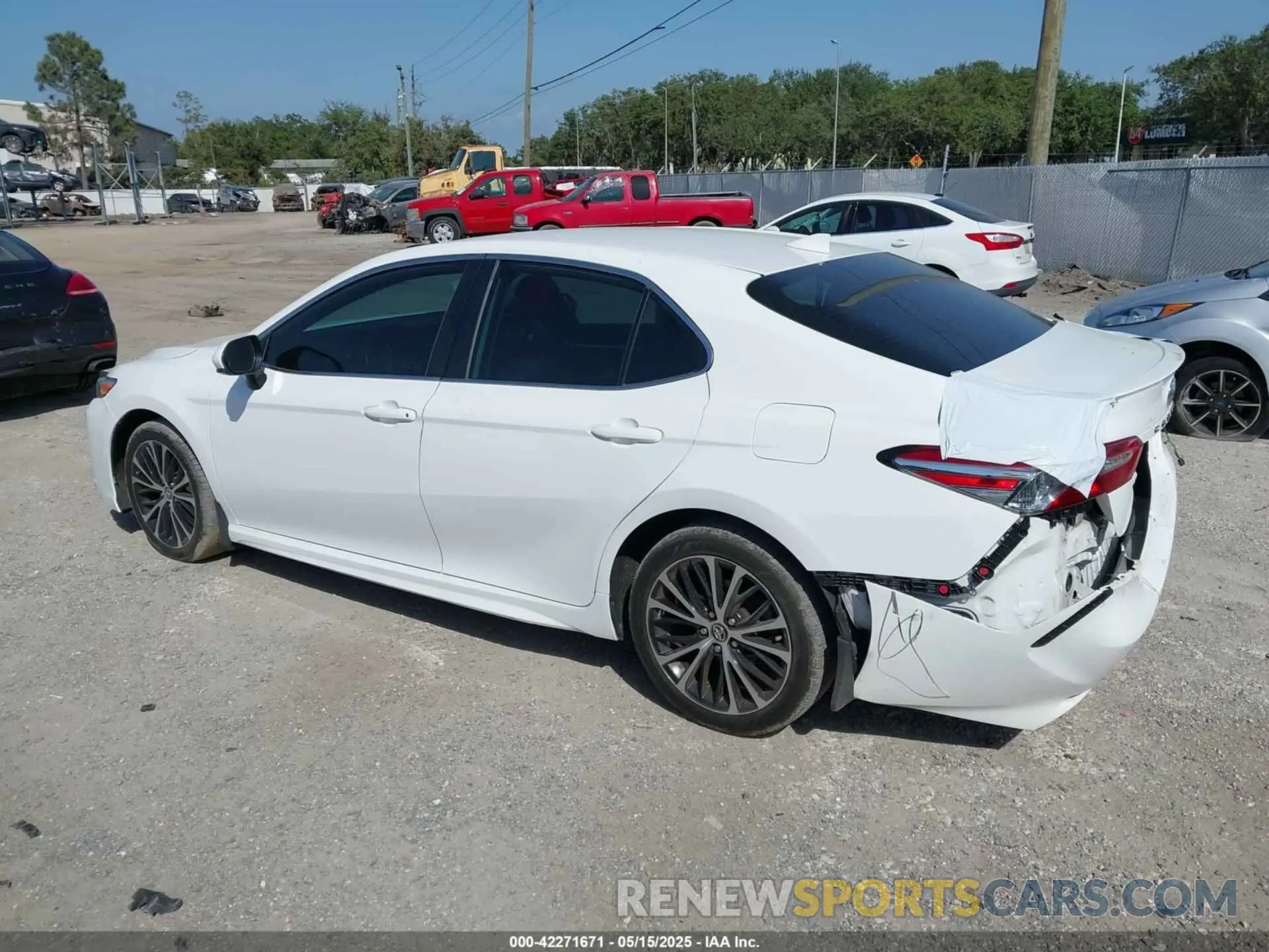 13 Photograph of a damaged car 4T1G11AKXLU935892 TOYOTA CAMRY 2020