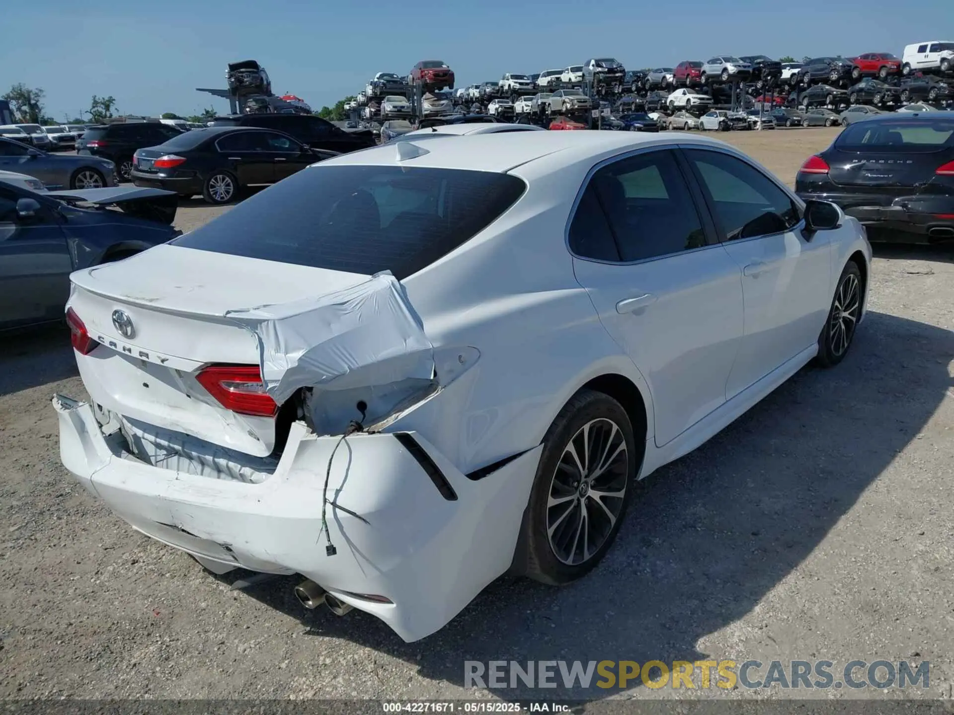 4 Photograph of a damaged car 4T1G11AKXLU935892 TOYOTA CAMRY 2020