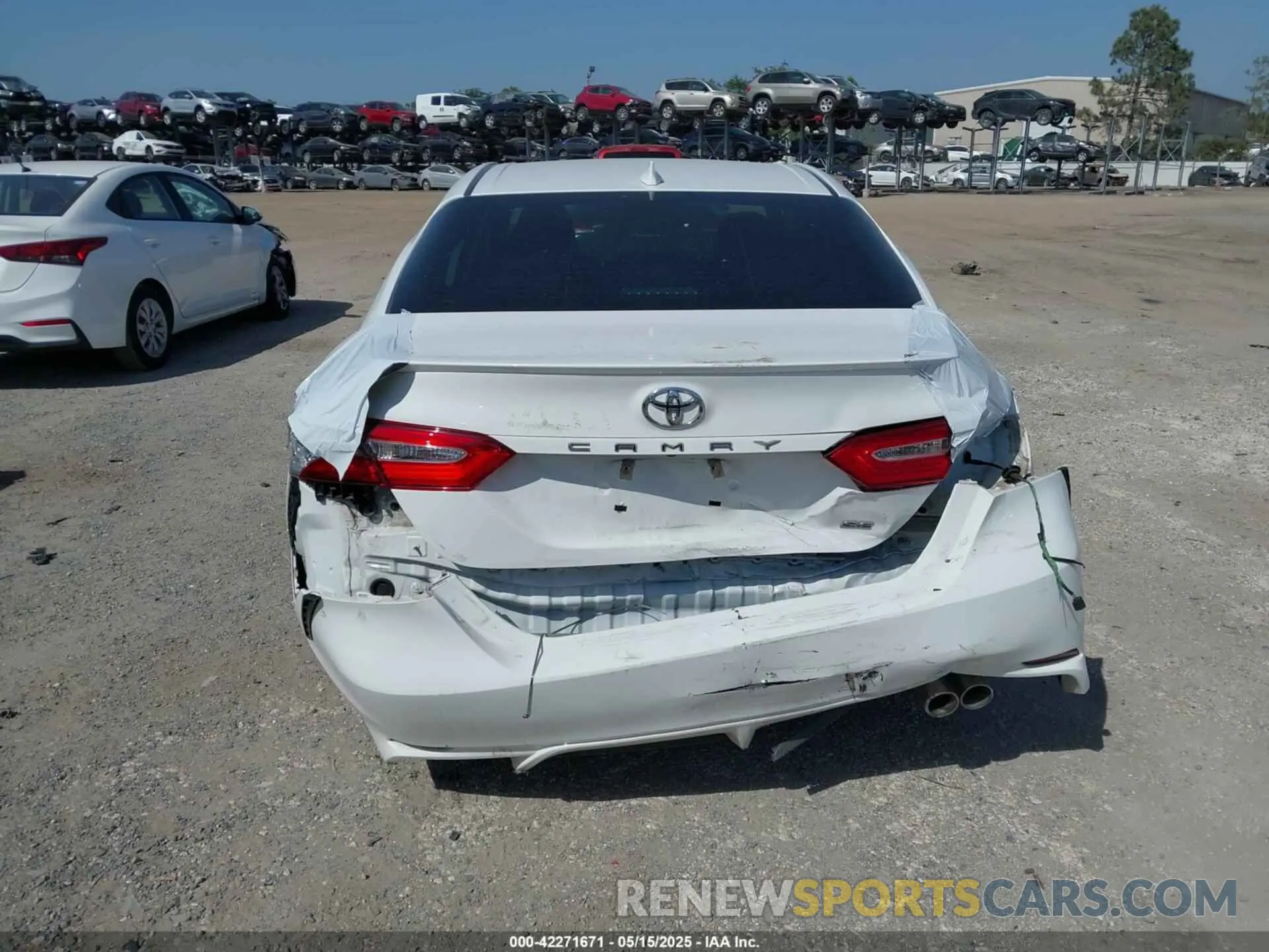 6 Photograph of a damaged car 4T1G11AKXLU935892 TOYOTA CAMRY 2020