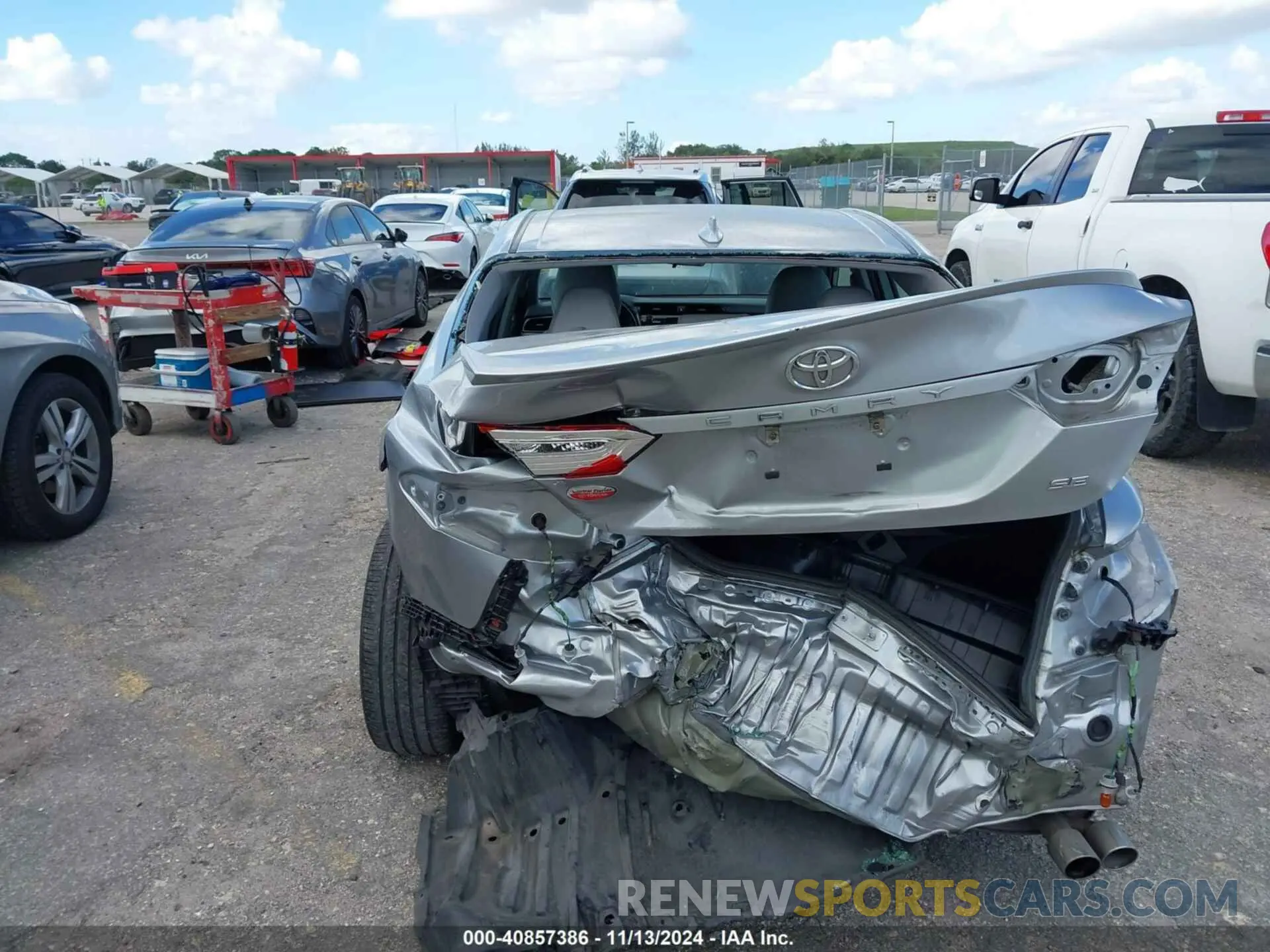 6 Photograph of a damaged car 4T1G11AKXLU937058 TOYOTA CAMRY 2020