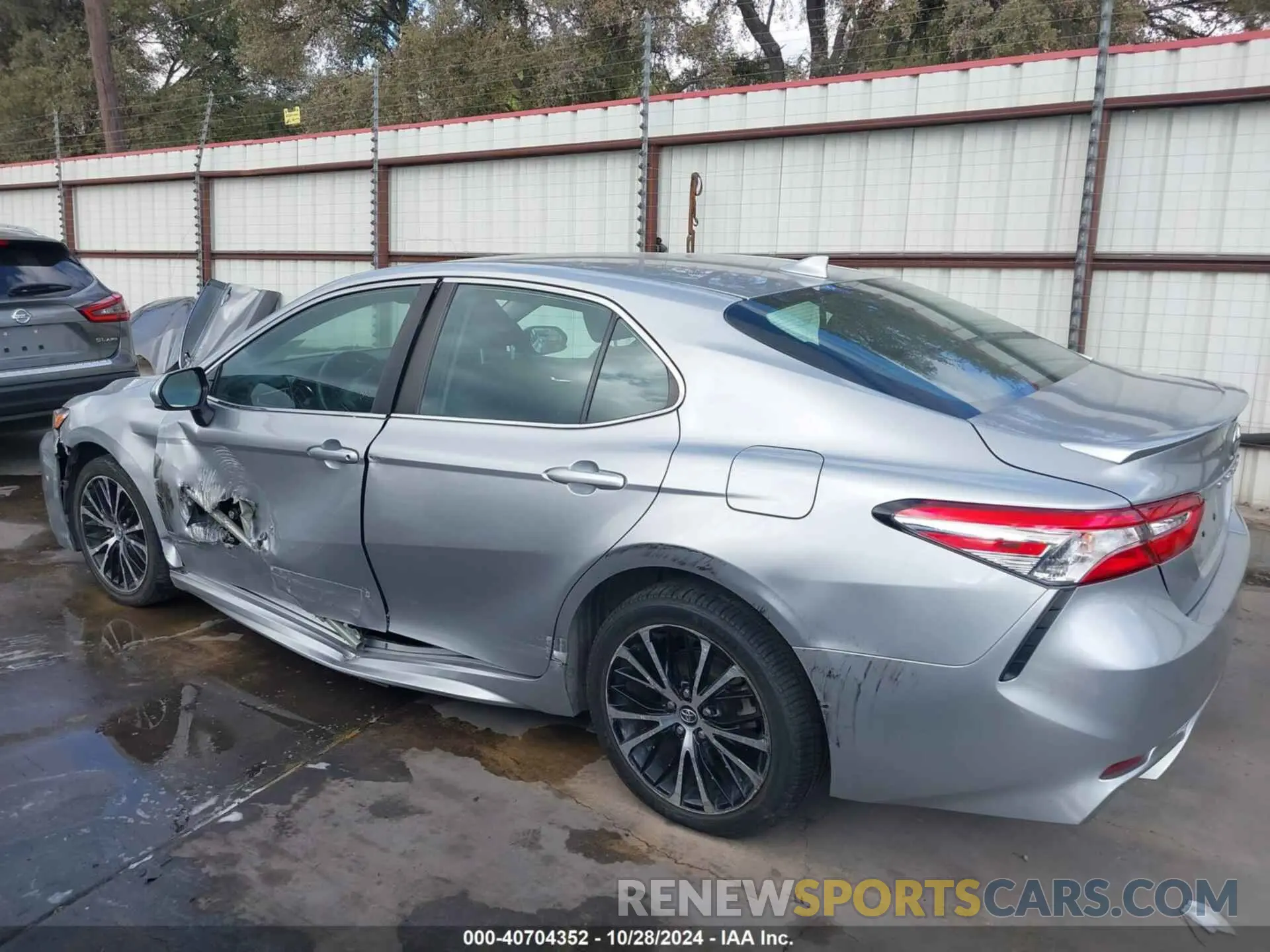 14 Photograph of a damaged car 4T1G11AKXLU937223 TOYOTA CAMRY 2020