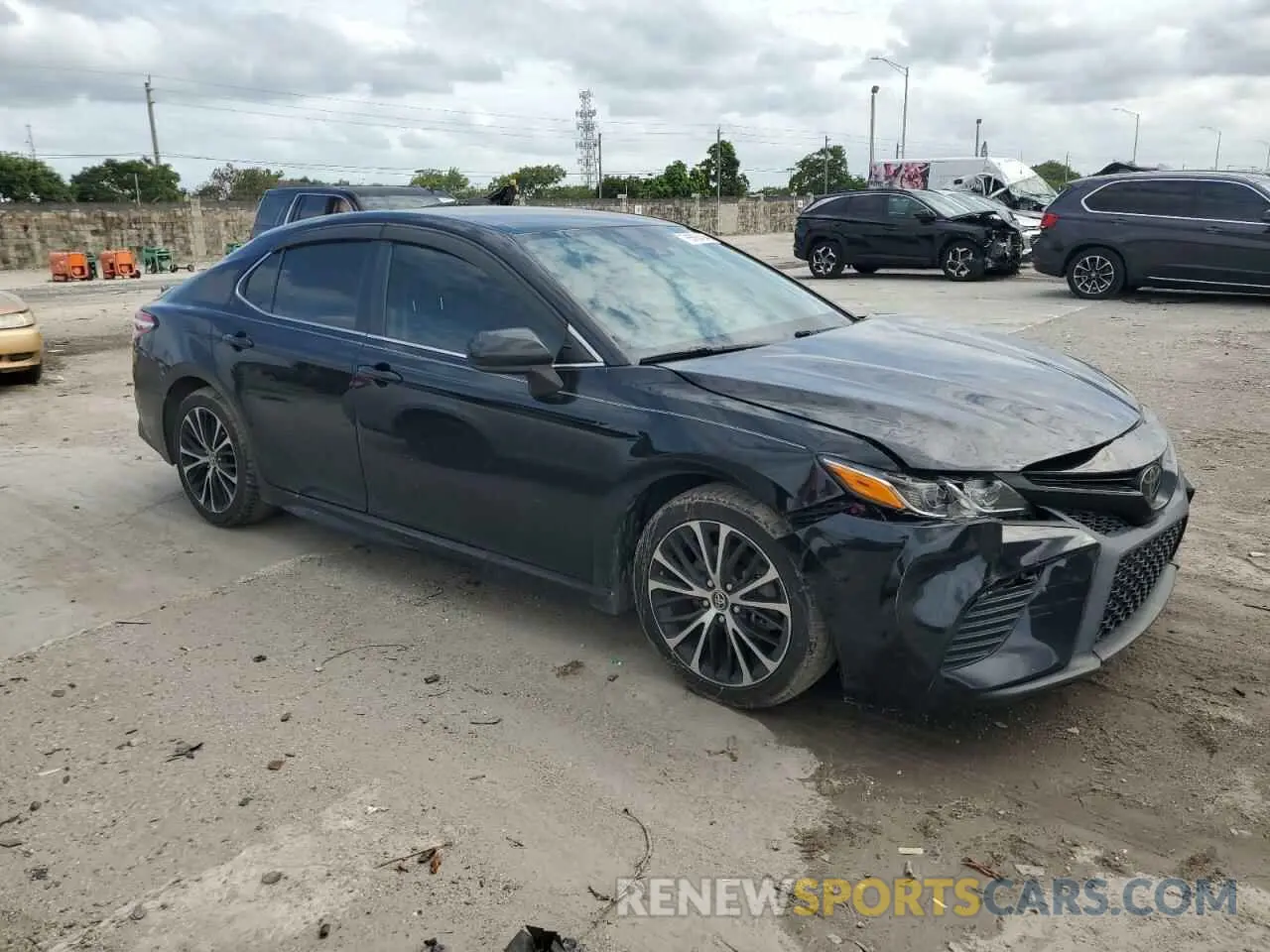 4 Photograph of a damaged car 4T1G11AKXLU938520 TOYOTA CAMRY 2020