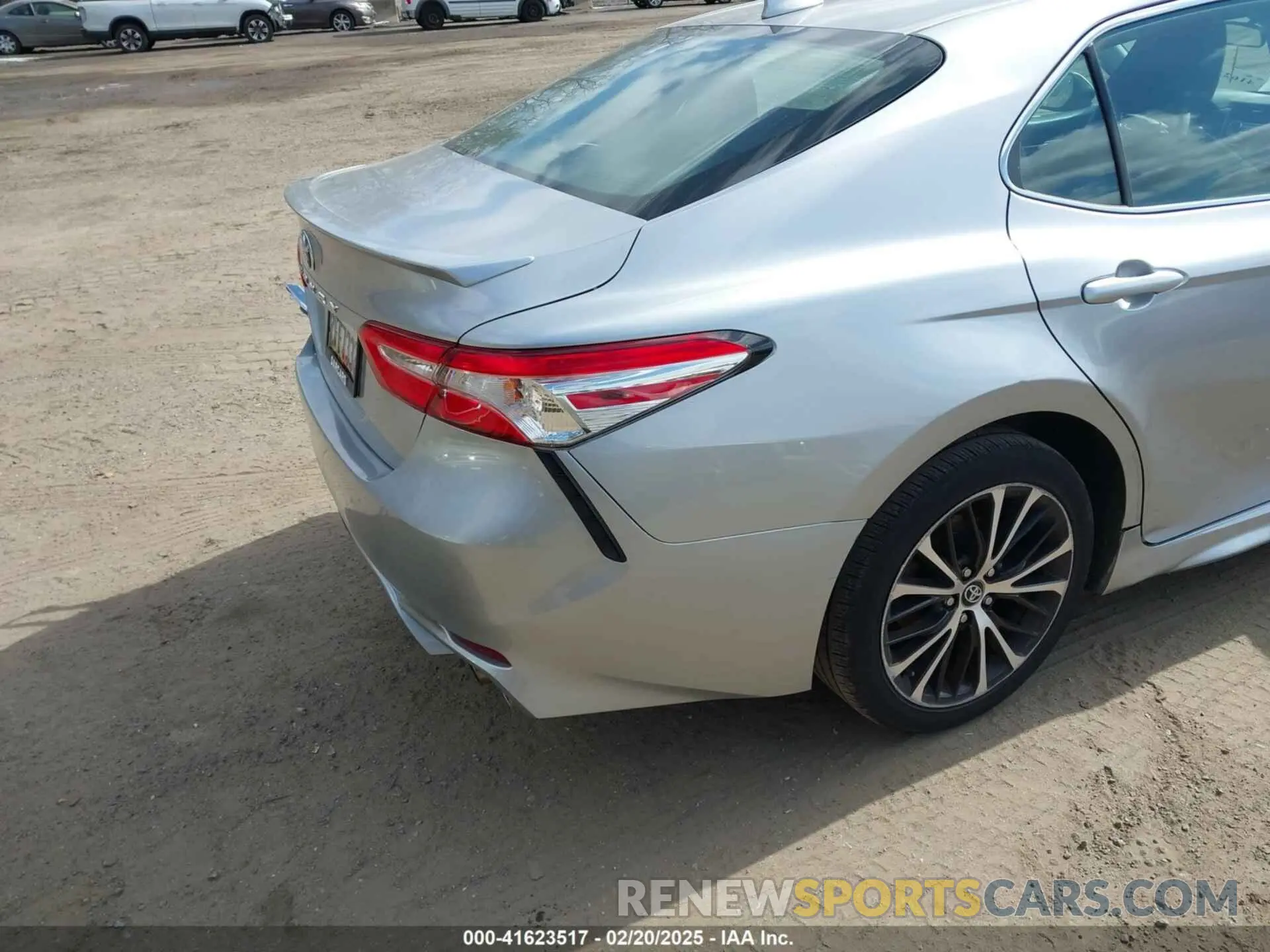 4 Photograph of a damaged car 4T1G11AKXLU941014 TOYOTA CAMRY 2020