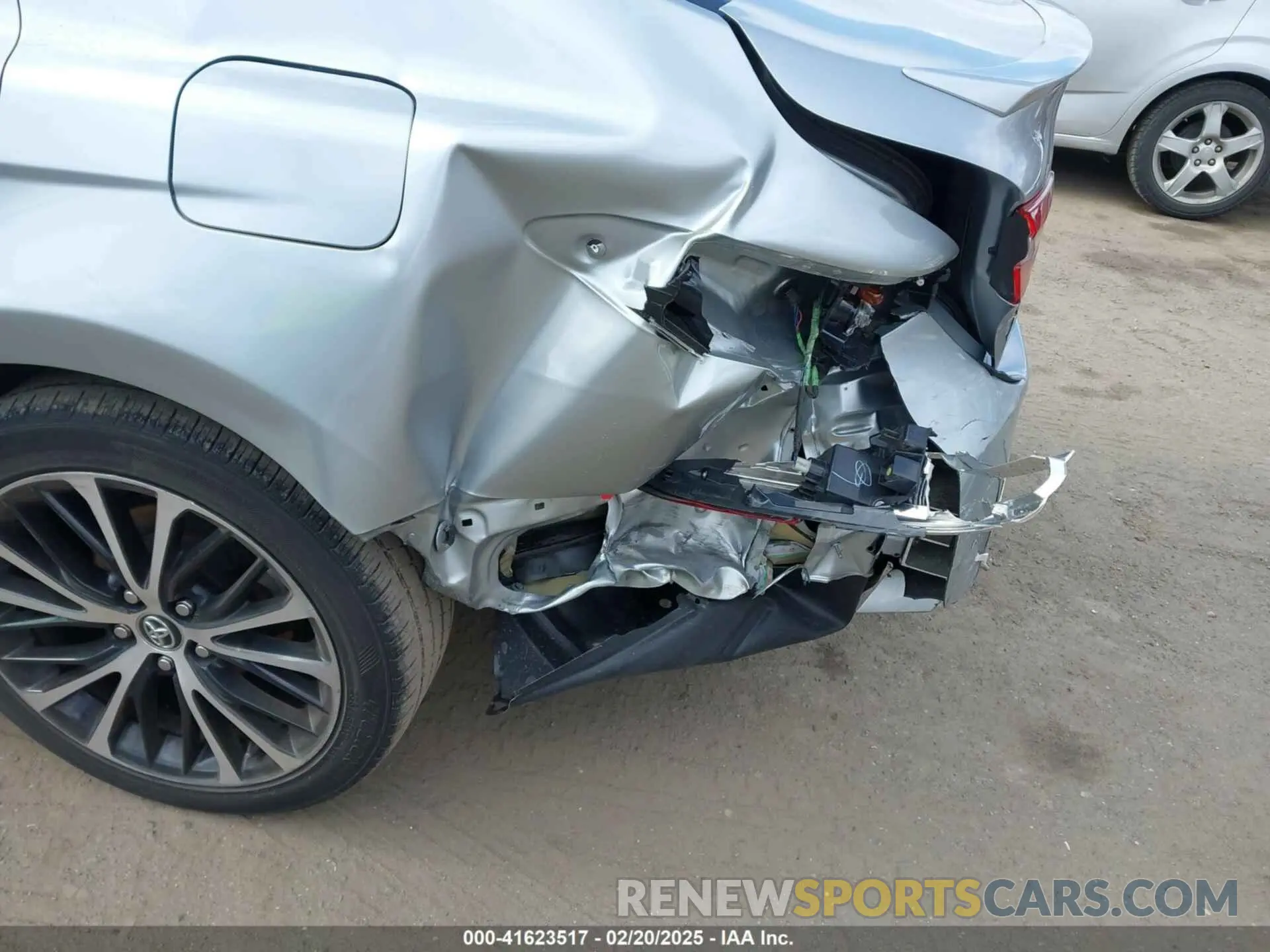 6 Photograph of a damaged car 4T1G11AKXLU941014 TOYOTA CAMRY 2020