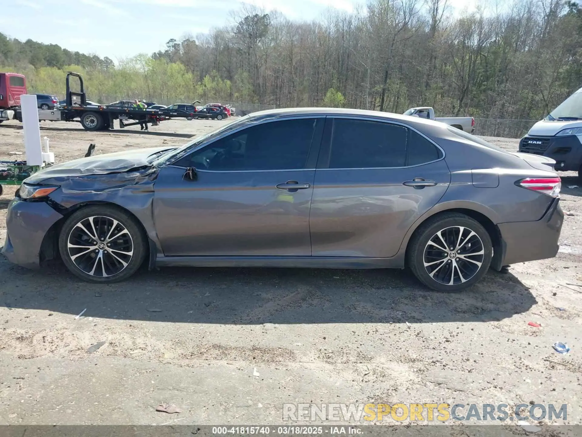 14 Photograph of a damaged car 4T1G11AKXLU950246 TOYOTA CAMRY 2020