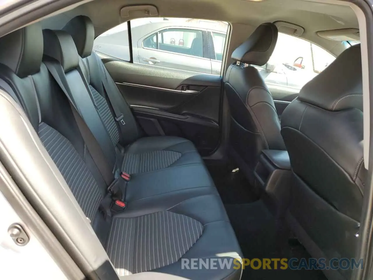 10 Photograph of a damaged car 4T1G11AKXLU950957 TOYOTA CAMRY 2020