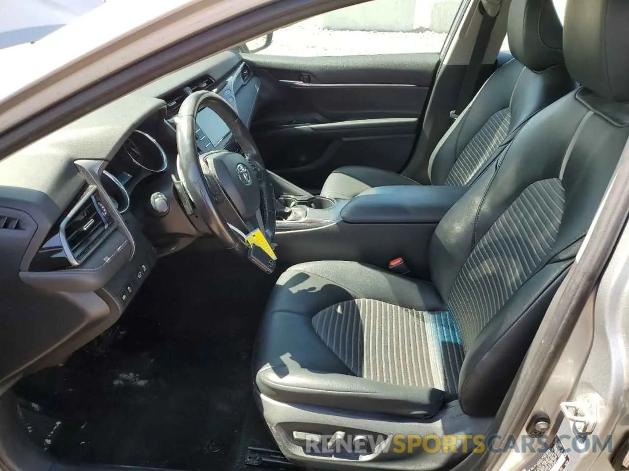 7 Photograph of a damaged car 4T1G11AKXLU950957 TOYOTA CAMRY 2020