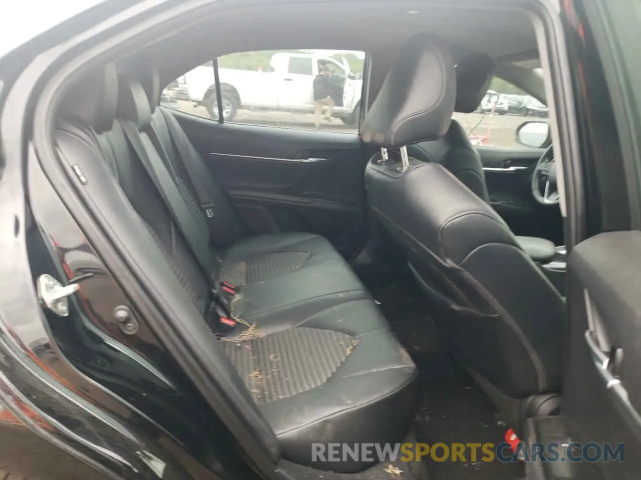 10 Photograph of a damaged car 4T1G11AKXLU957262 TOYOTA CAMRY 2020