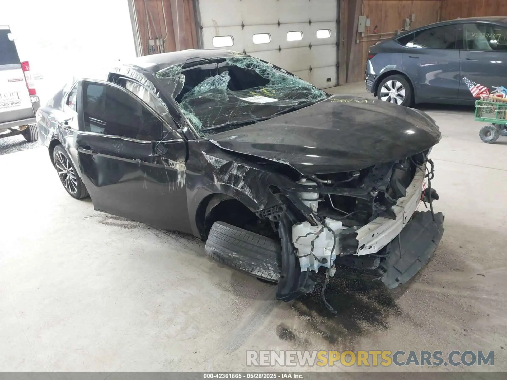 1 Photograph of a damaged car 4T1G11AKXLU962638 TOYOTA CAMRY 2020