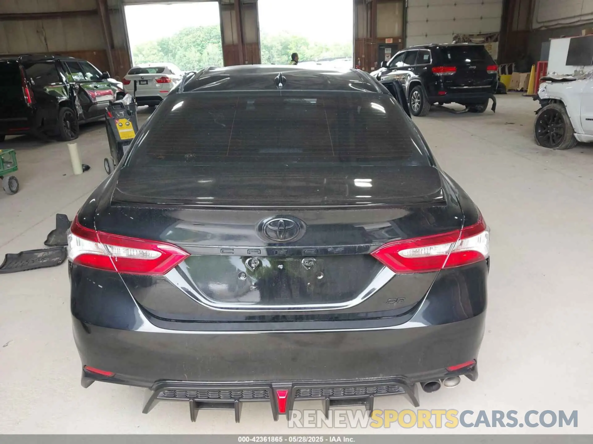 15 Photograph of a damaged car 4T1G11AKXLU962638 TOYOTA CAMRY 2020