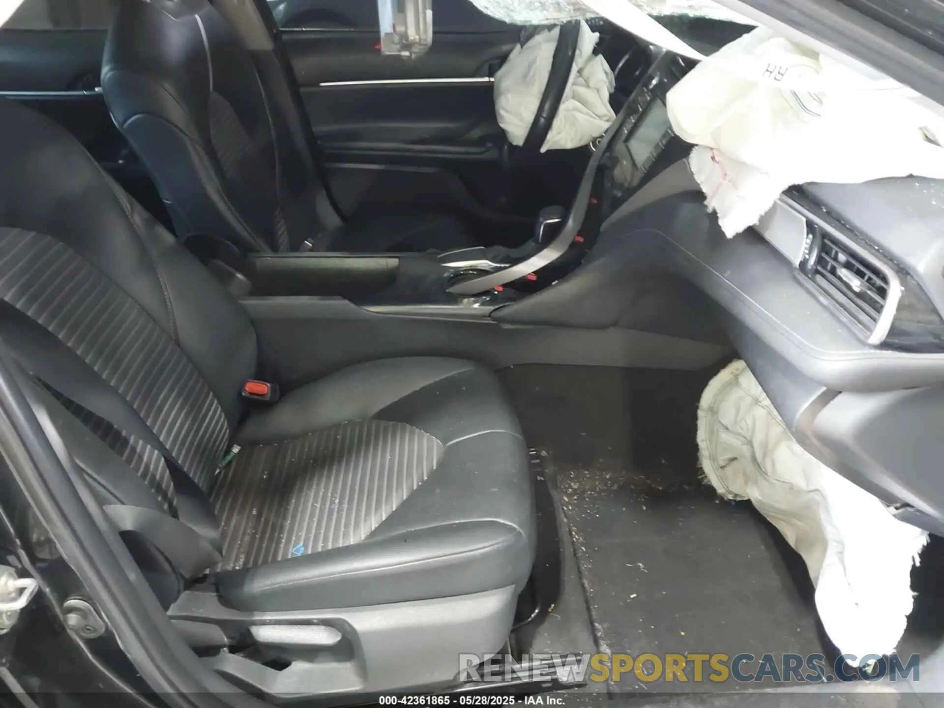 5 Photograph of a damaged car 4T1G11AKXLU962638 TOYOTA CAMRY 2020