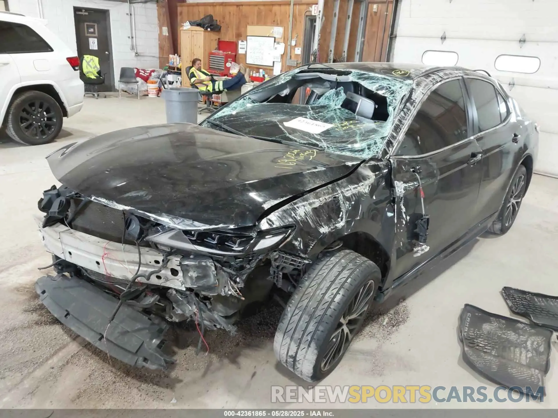 6 Photograph of a damaged car 4T1G11AKXLU962638 TOYOTA CAMRY 2020
