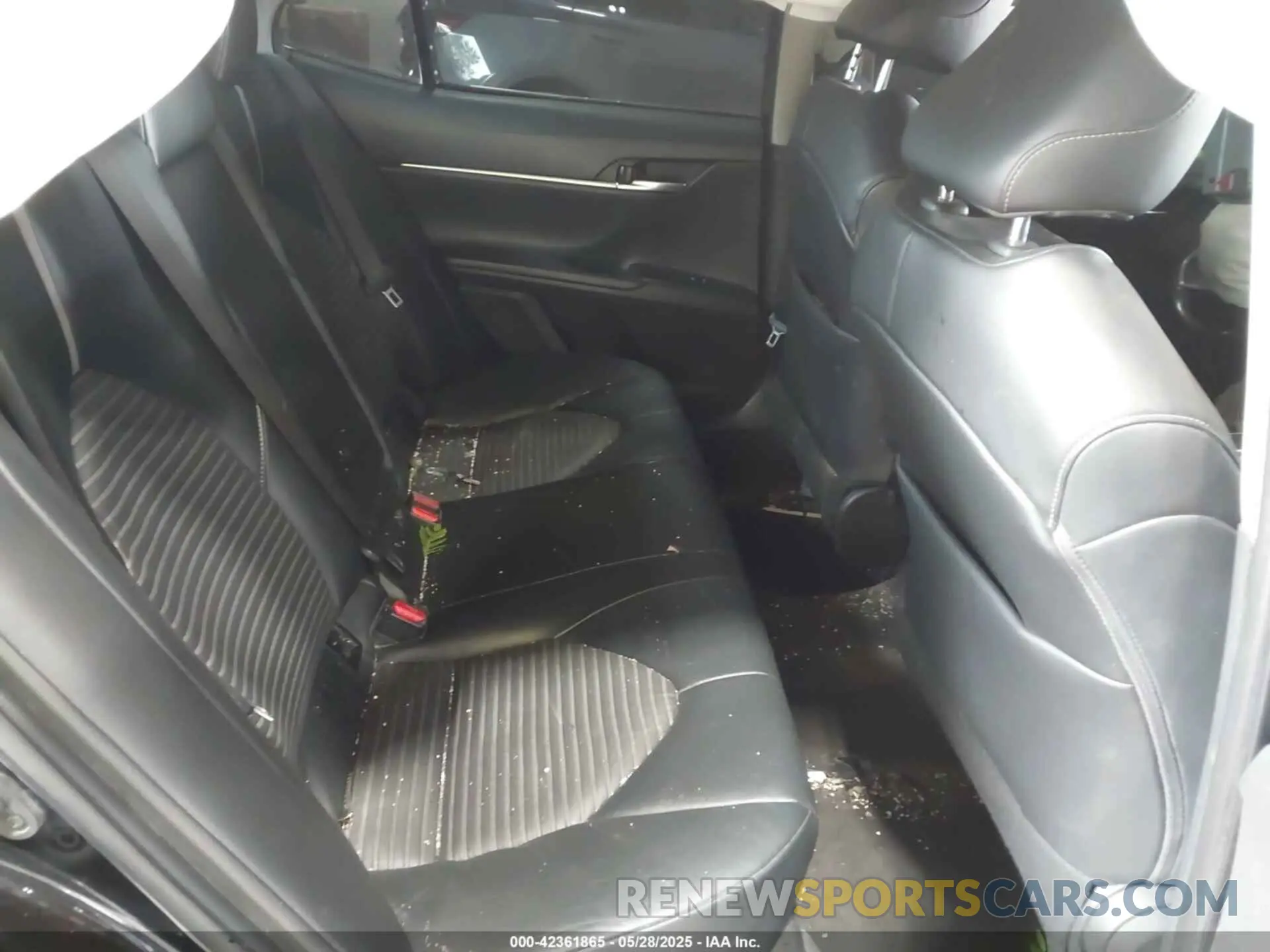 8 Photograph of a damaged car 4T1G11AKXLU962638 TOYOTA CAMRY 2020
