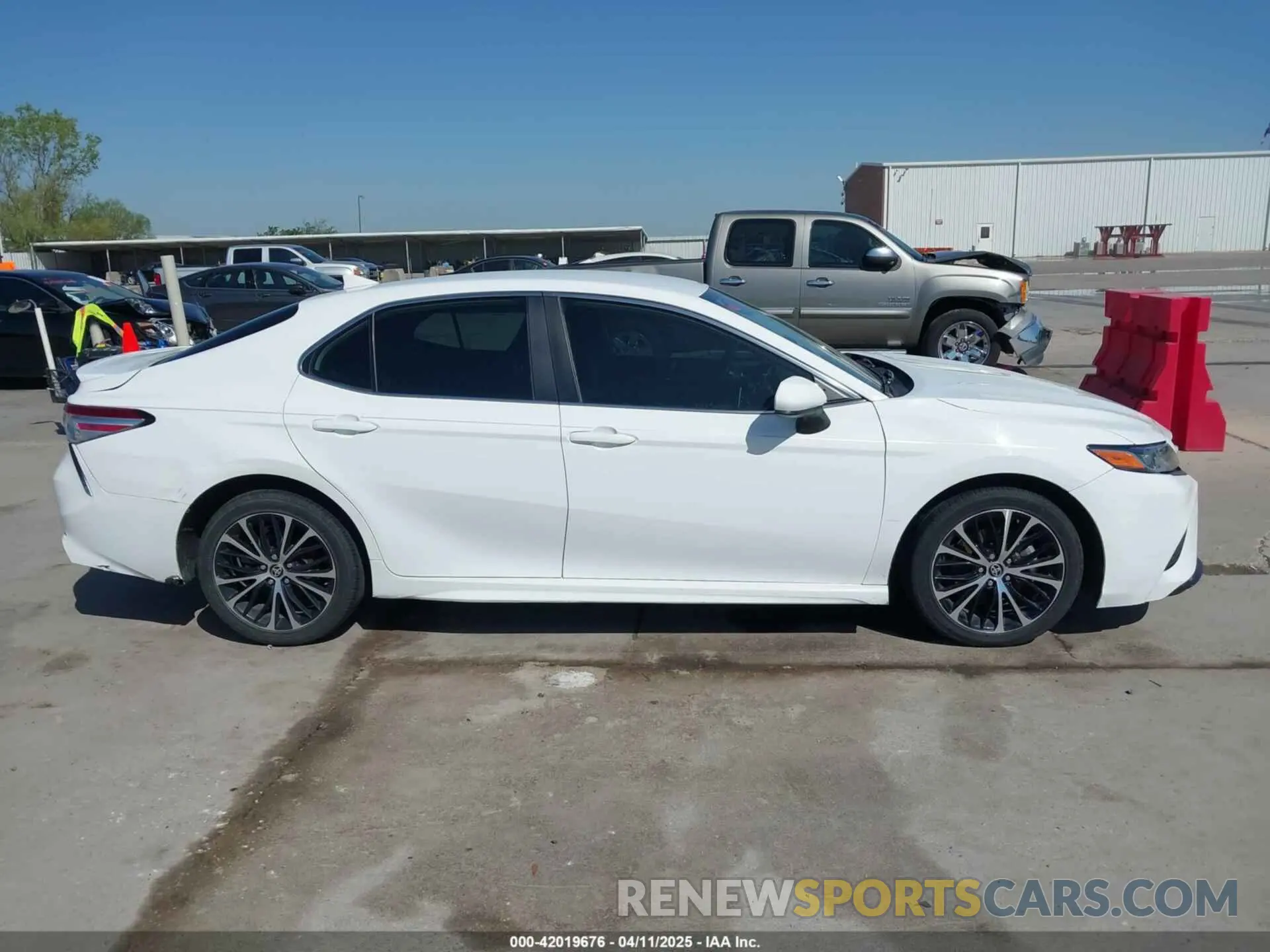 13 Photograph of a damaged car 4T1G11AKXLU965667 TOYOTA CAMRY 2020