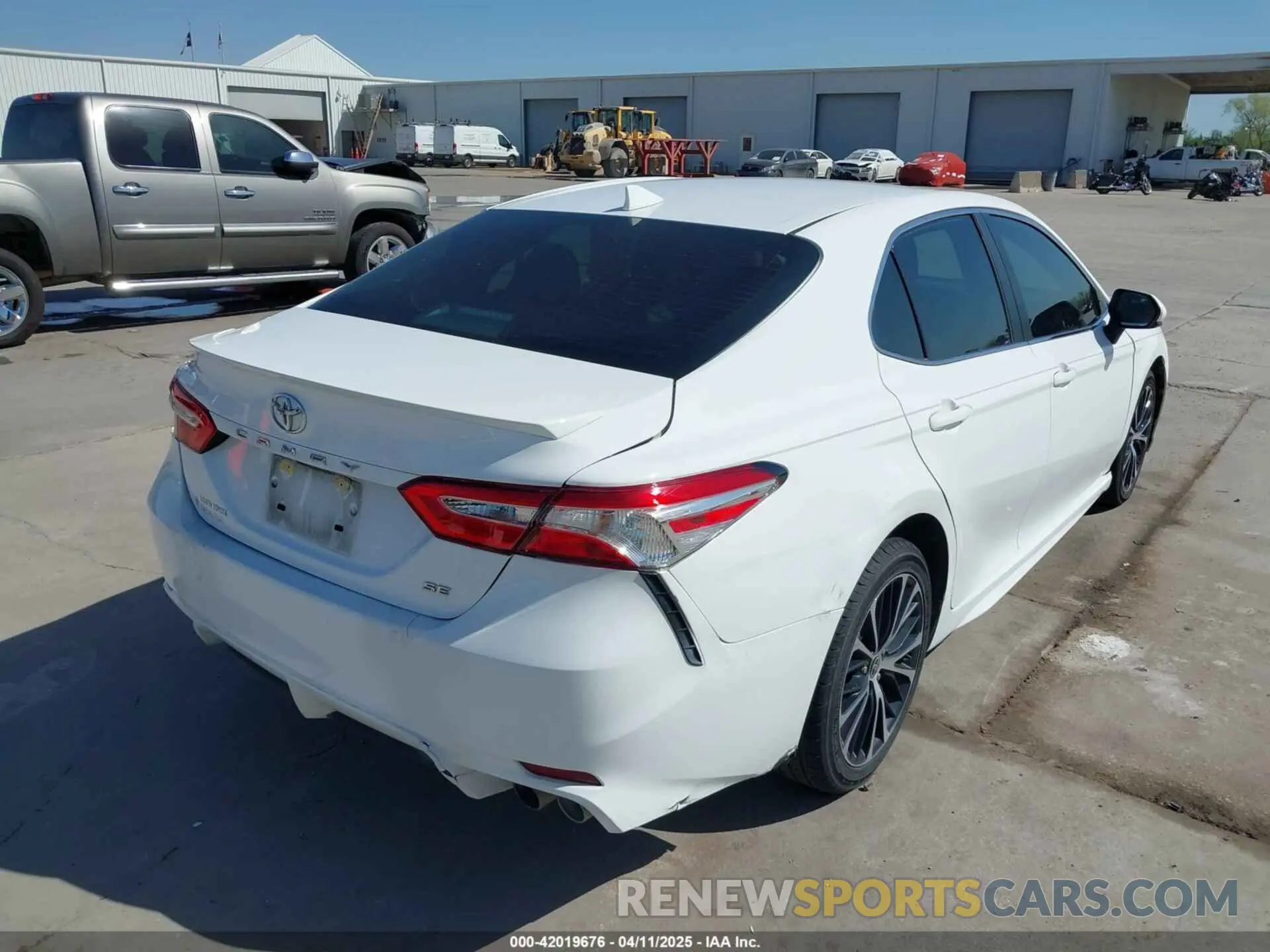 4 Photograph of a damaged car 4T1G11AKXLU965667 TOYOTA CAMRY 2020