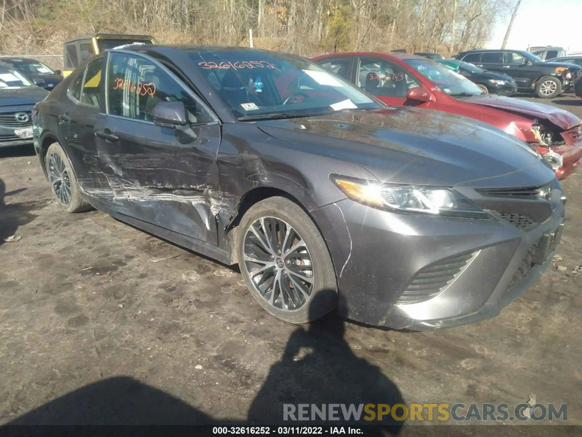 1 Photograph of a damaged car 4T1G11AKXLU969623 TOYOTA CAMRY 2020