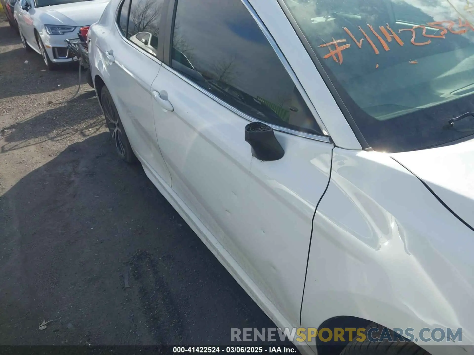 17 Photograph of a damaged car 4T1G11AKXLU983800 TOYOTA CAMRY 2020