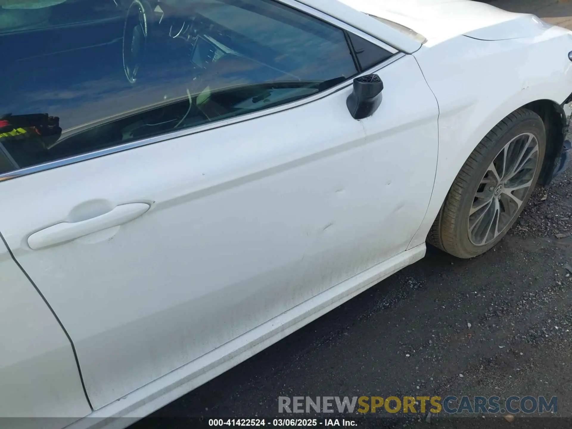 18 Photograph of a damaged car 4T1G11AKXLU983800 TOYOTA CAMRY 2020