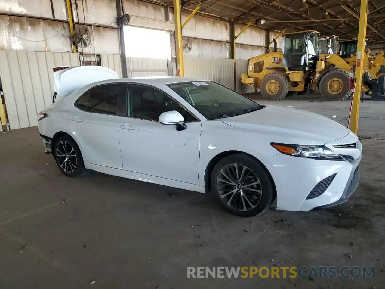 4 Photograph of a damaged car 4T1G11BK0LU001562 TOYOTA CAMRY 2020