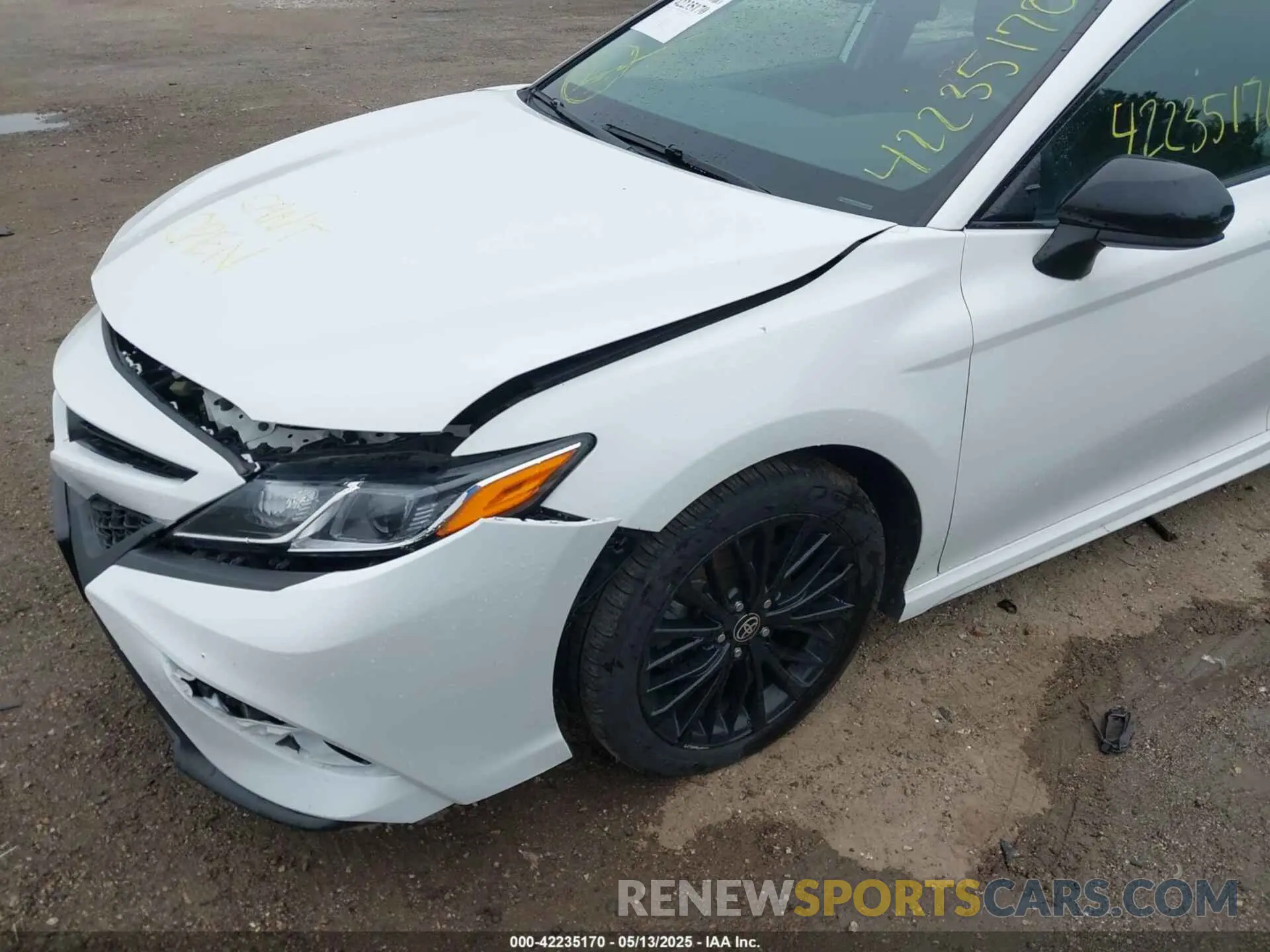 18 Photograph of a damaged car 4T1G11BK0LU019009 TOYOTA CAMRY 2020