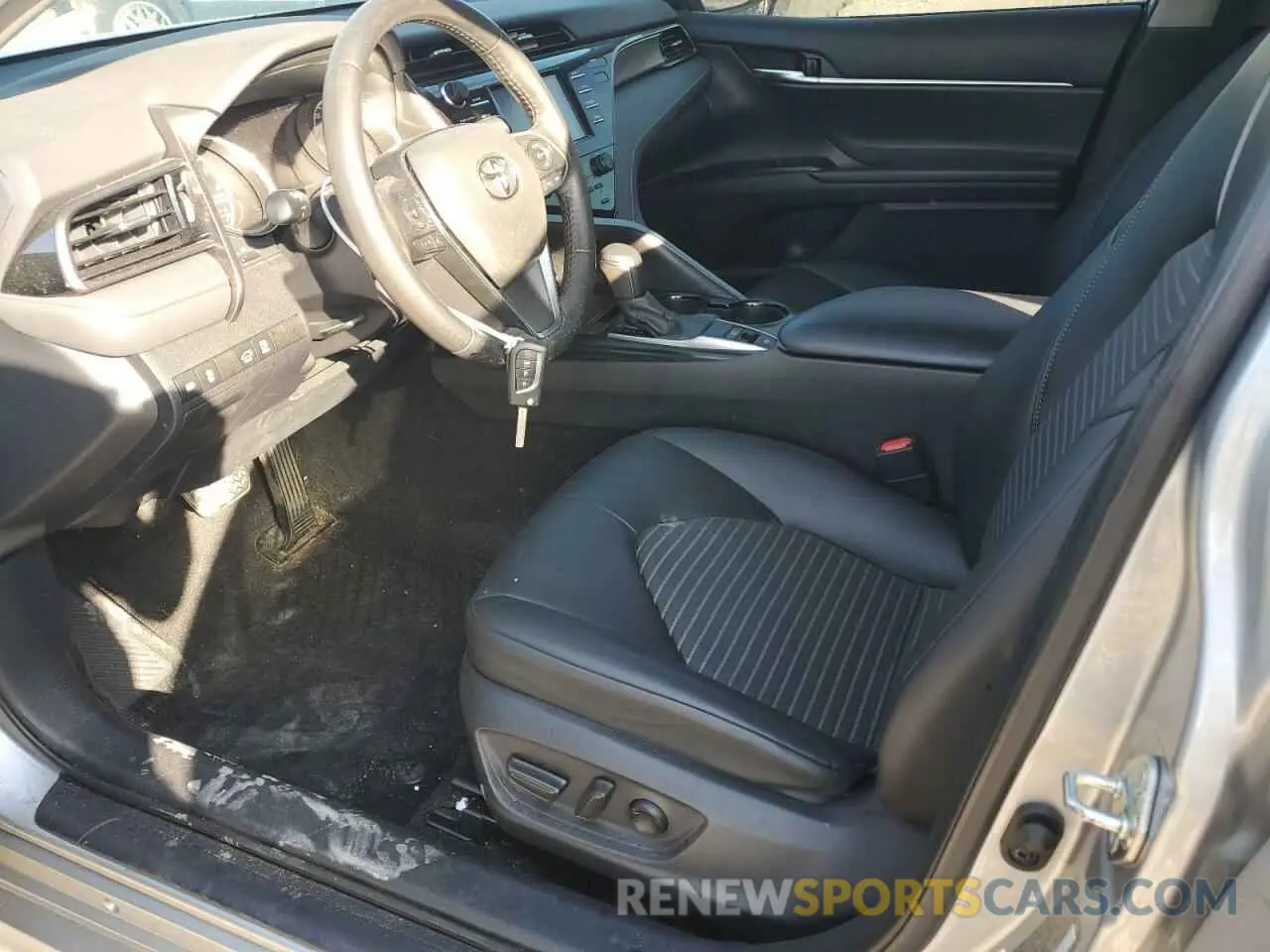 7 Photograph of a damaged car 4T1G11BK4LU002391 TOYOTA CAMRY 2020