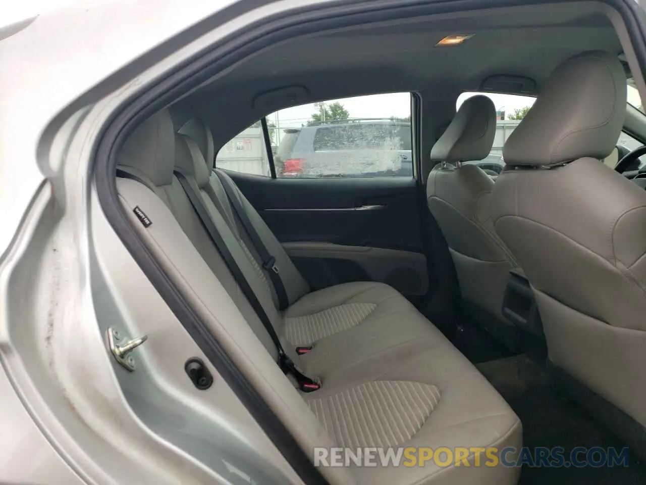 10 Photograph of a damaged car 4T1G11BK5LU001640 TOYOTA CAMRY 2020