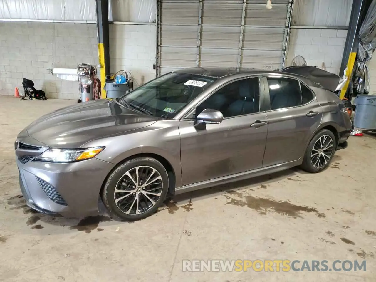 1 Photograph of a damaged car 4T1G11BK5LU016669 TOYOTA CAMRY 2020