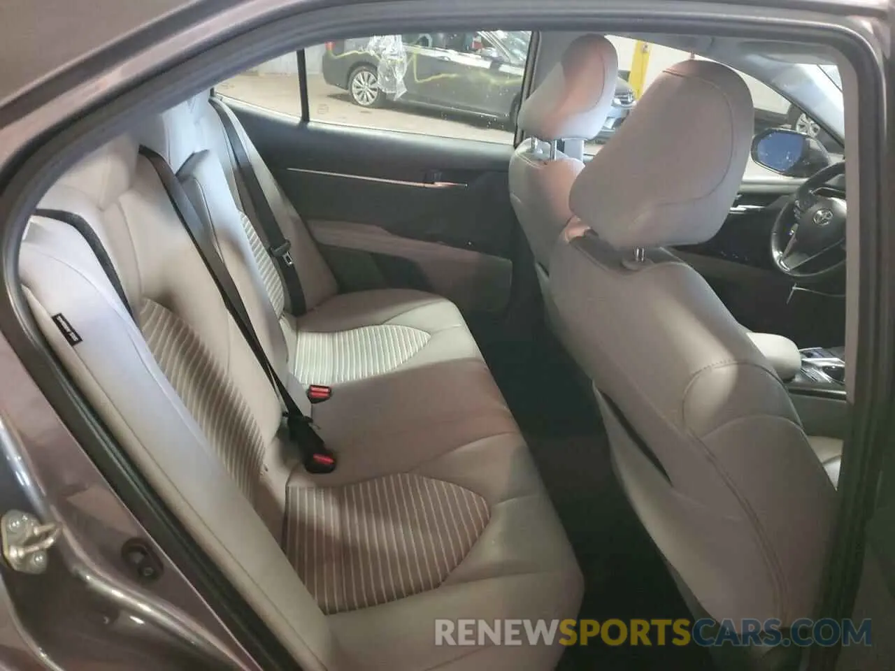10 Photograph of a damaged car 4T1G11BK5LU016669 TOYOTA CAMRY 2020