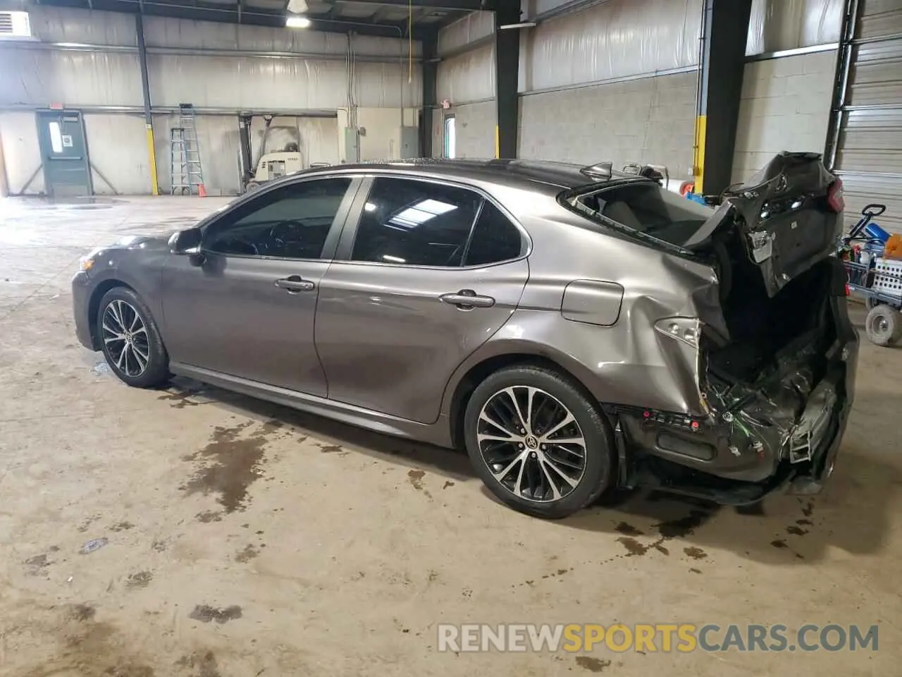 2 Photograph of a damaged car 4T1G11BK5LU016669 TOYOTA CAMRY 2020