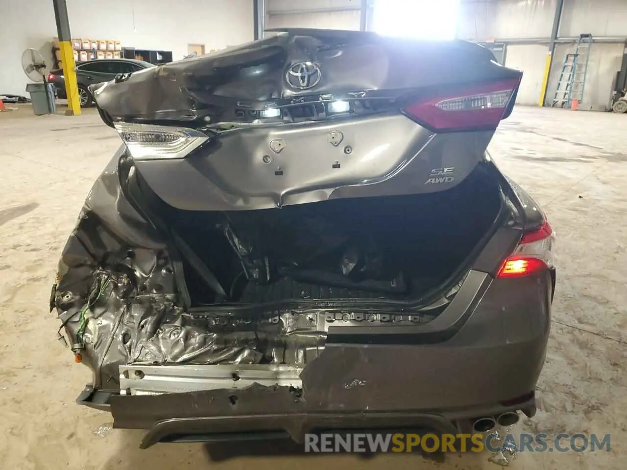 6 Photograph of a damaged car 4T1G11BK5LU016669 TOYOTA CAMRY 2020