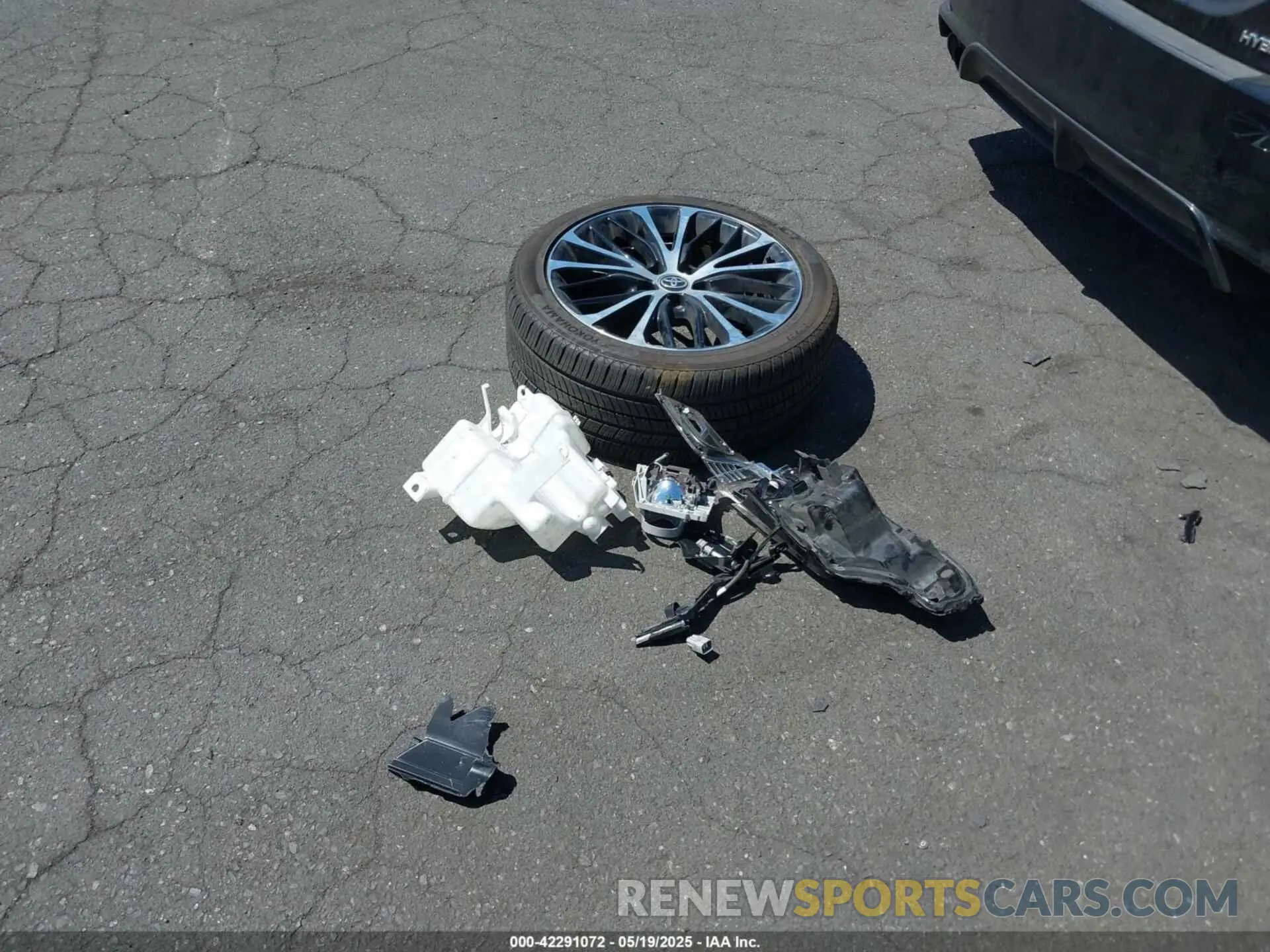 12 Photograph of a damaged car 4T1G31AK1LU014512 TOYOTA CAMRY 2020