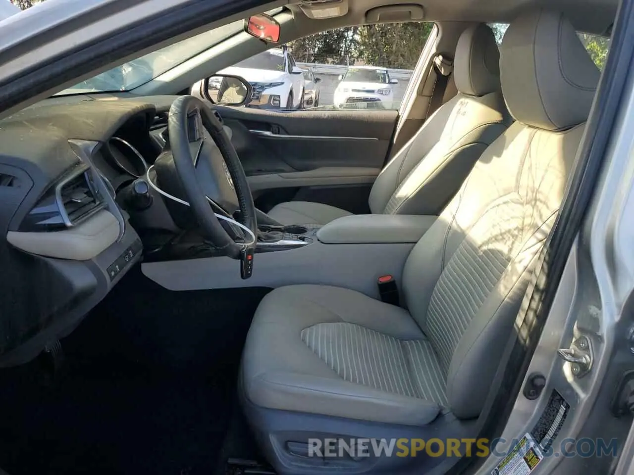 7 Photograph of a damaged car 4T1G31AK1LU520034 TOYOTA CAMRY 2020