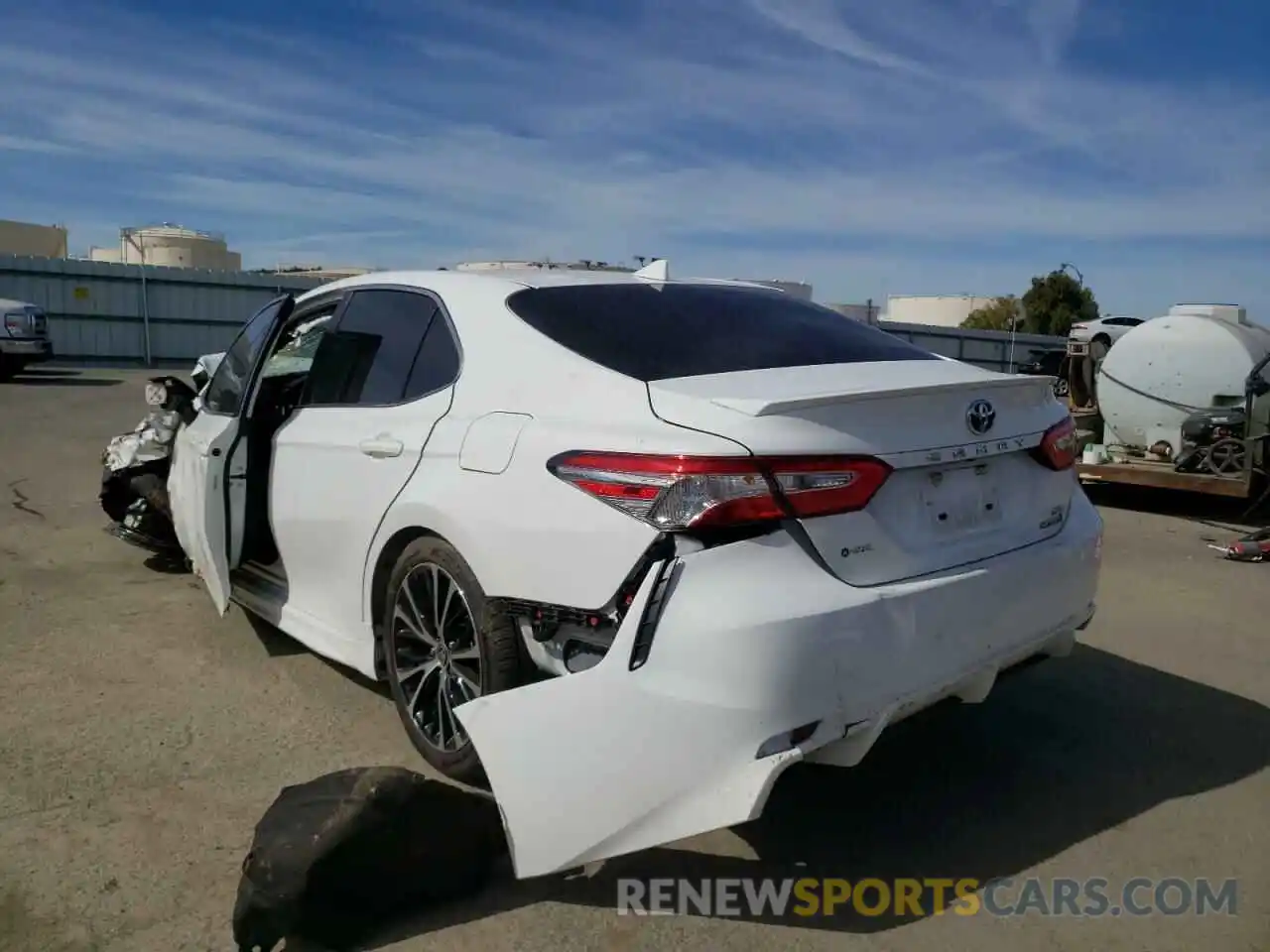 3 Photograph of a damaged car 4T1G31AK1LU543748 TOYOTA CAMRY 2020