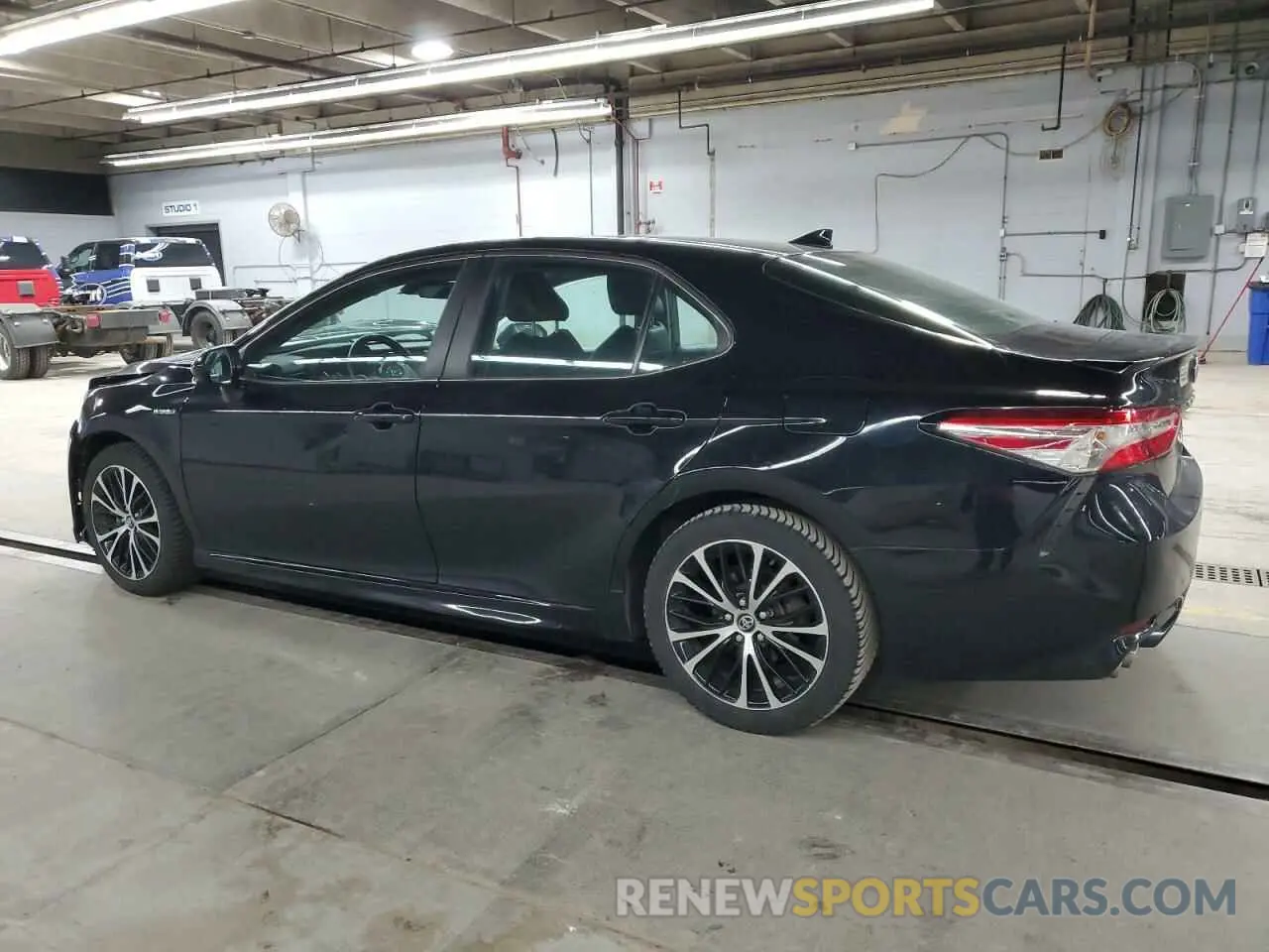 2 Photograph of a damaged car 4T1G31AK3LU522335 TOYOTA CAMRY 2020
