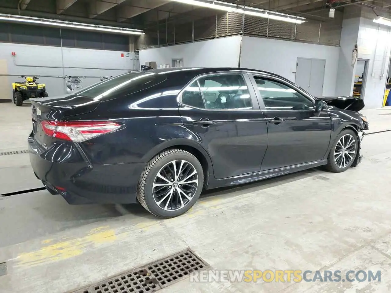 3 Photograph of a damaged car 4T1G31AK3LU522335 TOYOTA CAMRY 2020