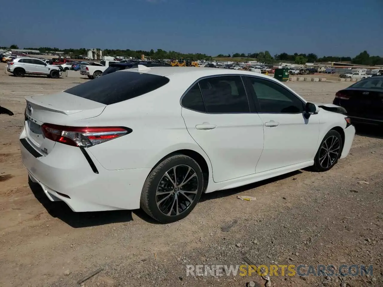 3 Photograph of a damaged car 4T1G31AK3LU527812 TOYOTA CAMRY 2020
