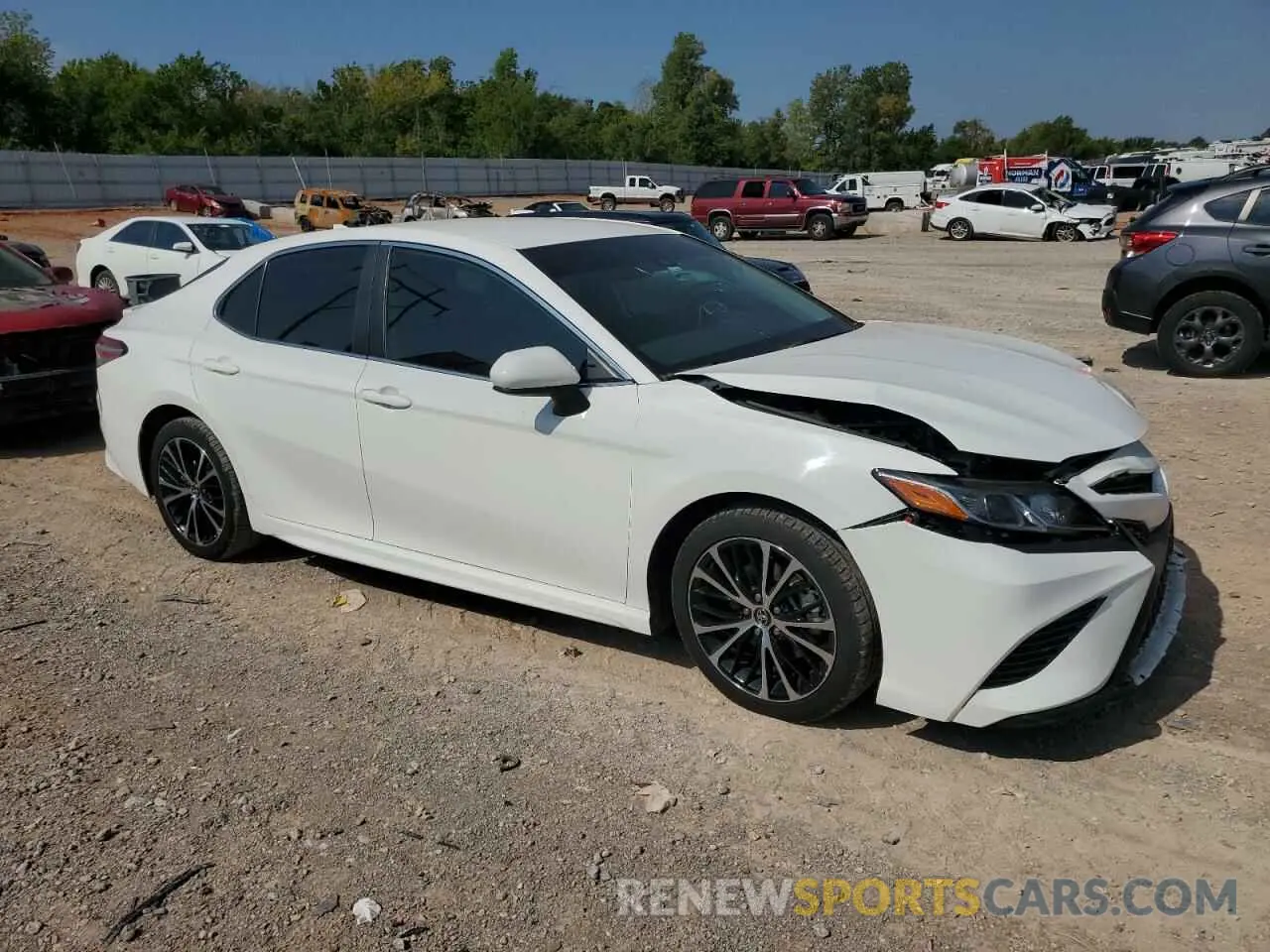 4 Photograph of a damaged car 4T1G31AK3LU527812 TOYOTA CAMRY 2020