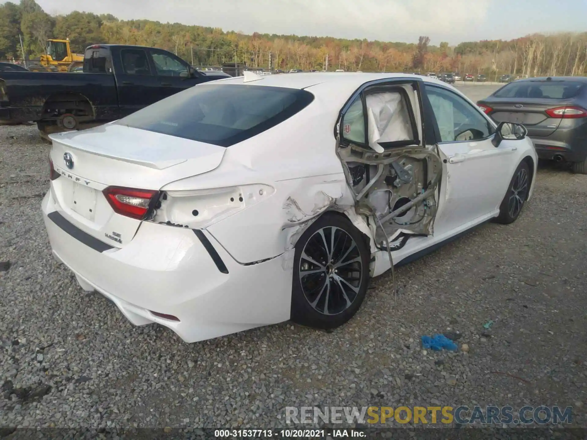 4 Photograph of a damaged car 4T1G31AK3LU530550 TOYOTA CAMRY 2020