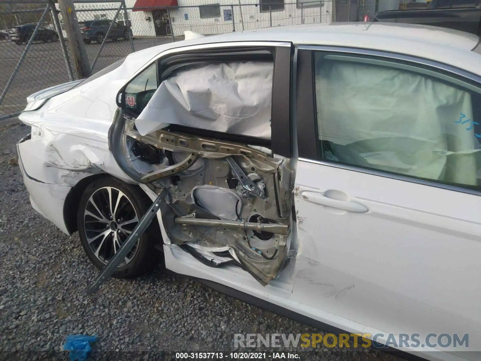 6 Photograph of a damaged car 4T1G31AK3LU530550 TOYOTA CAMRY 2020