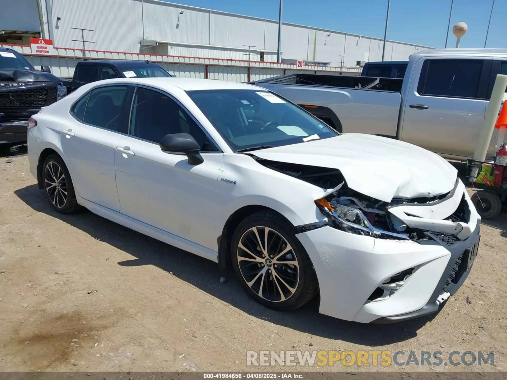 1 Photograph of a damaged car 4T1G31AK3LU531021 TOYOTA CAMRY 2020