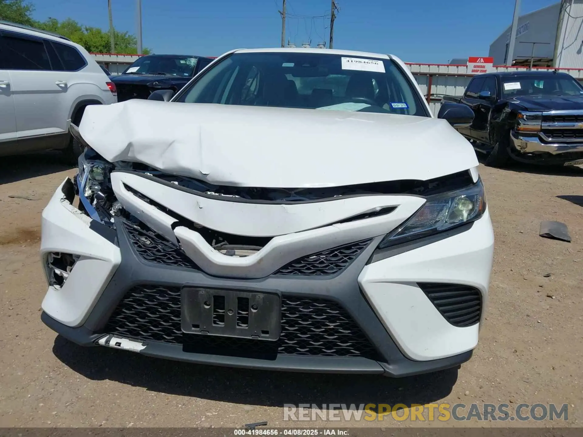 12 Photograph of a damaged car 4T1G31AK3LU531021 TOYOTA CAMRY 2020