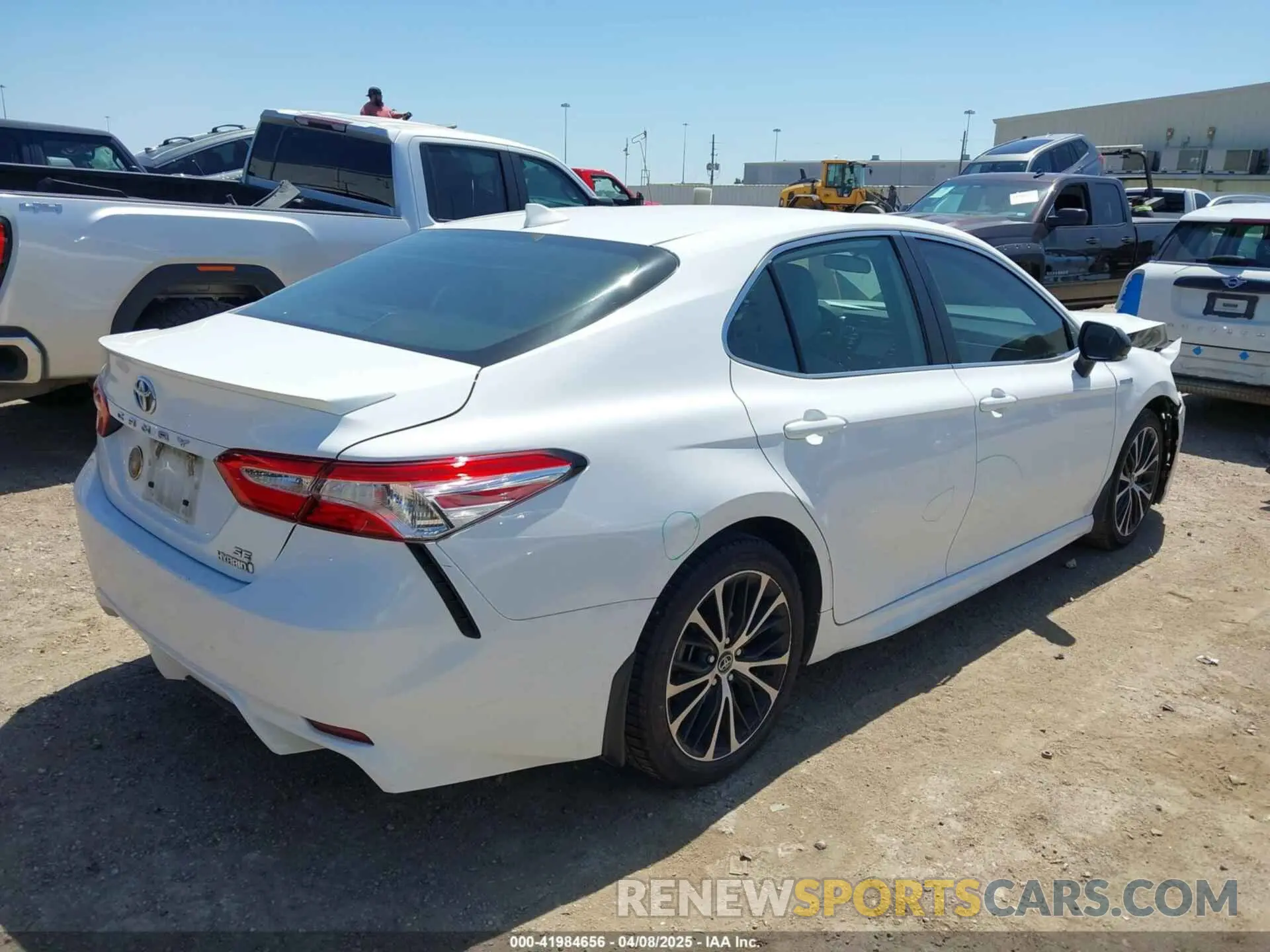 4 Photograph of a damaged car 4T1G31AK3LU531021 TOYOTA CAMRY 2020
