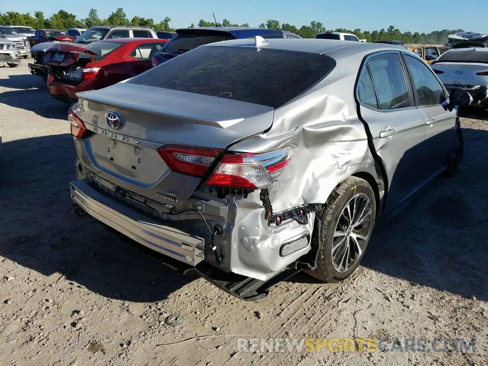 4 Photograph of a damaged car 4T1G31AK4LU013726 TOYOTA CAMRY 2020