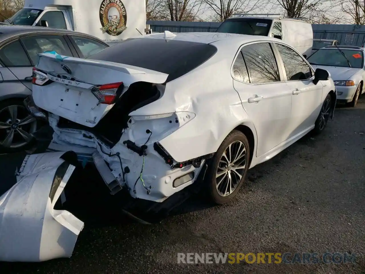 4 Photograph of a damaged car 4T1G31AK4LU014875 TOYOTA CAMRY 2020