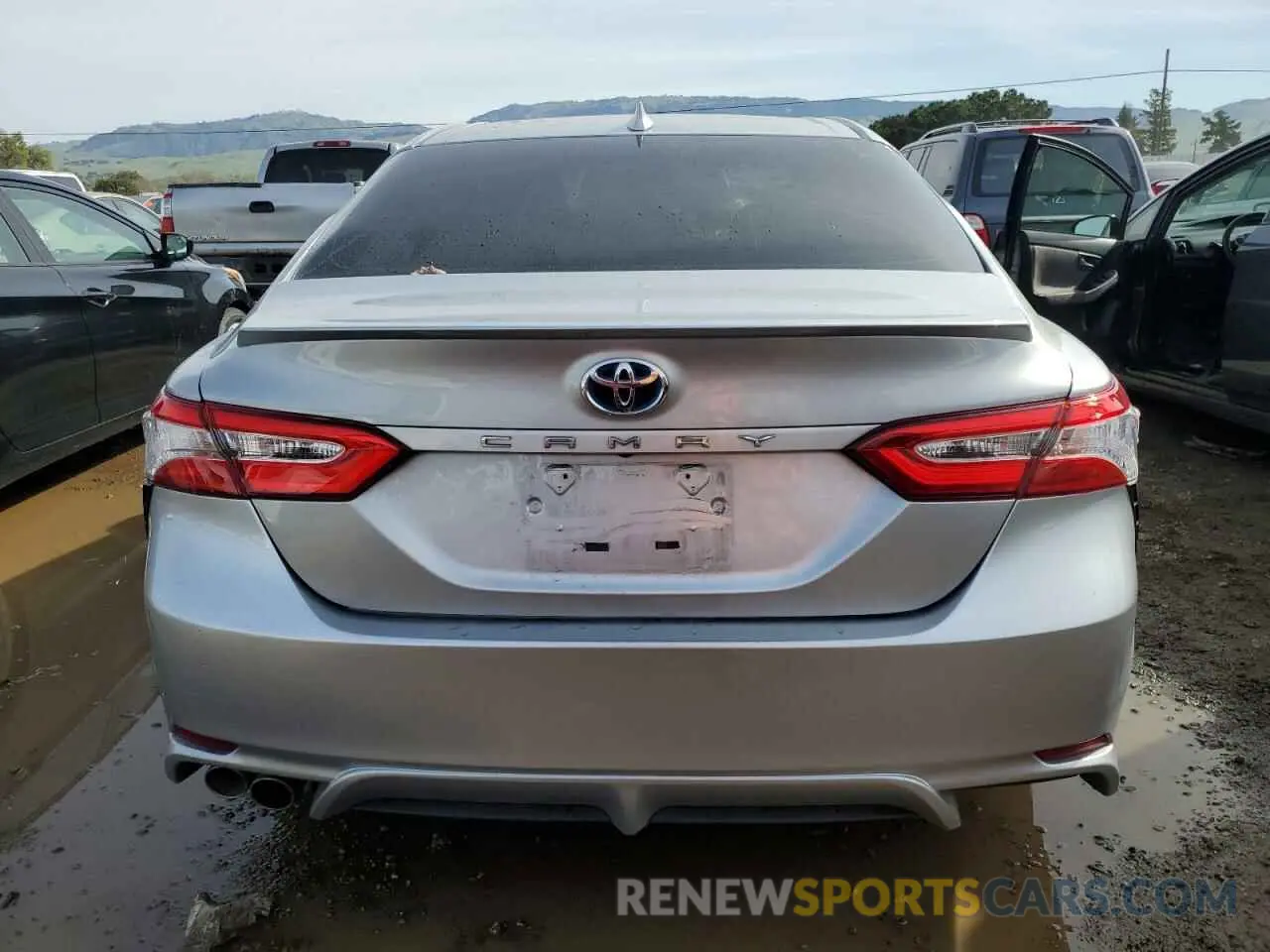 6 Photograph of a damaged car 4T1G31AK4LU017257 TOYOTA CAMRY 2020