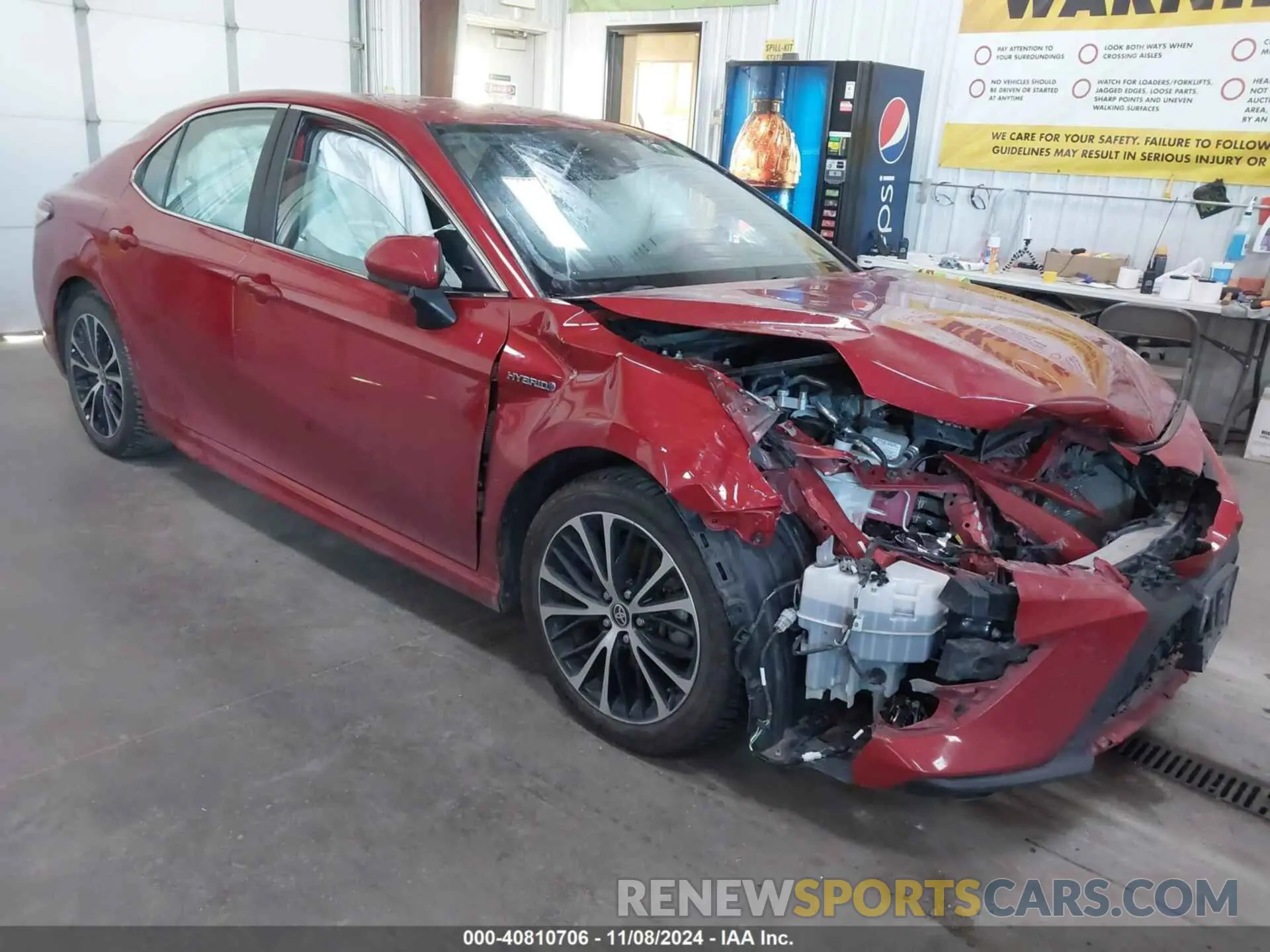 1 Photograph of a damaged car 4T1G31AK5LU018319 TOYOTA CAMRY 2020