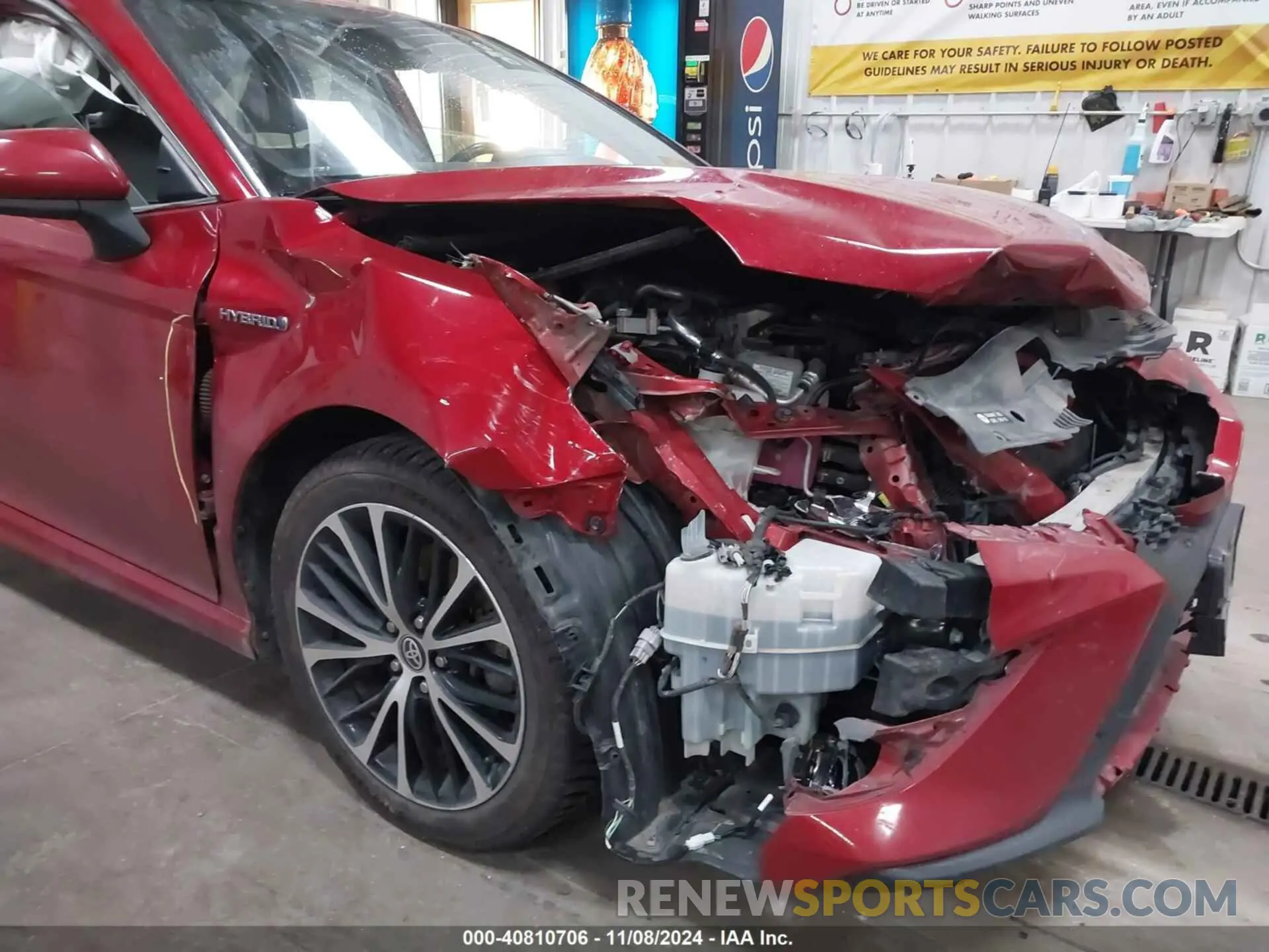 6 Photograph of a damaged car 4T1G31AK5LU018319 TOYOTA CAMRY 2020